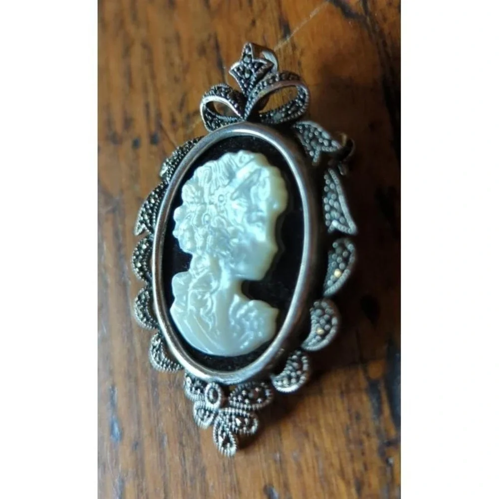 VINTAGE ANTIQUE STERLING SILVER CAMEO PIN BROOCH Very Pretty